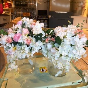 Elegant Floral Arrangement in Glass Vase